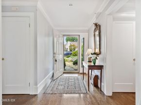 402 W Lyon Farm Drive 402, Greenwich CT 06831