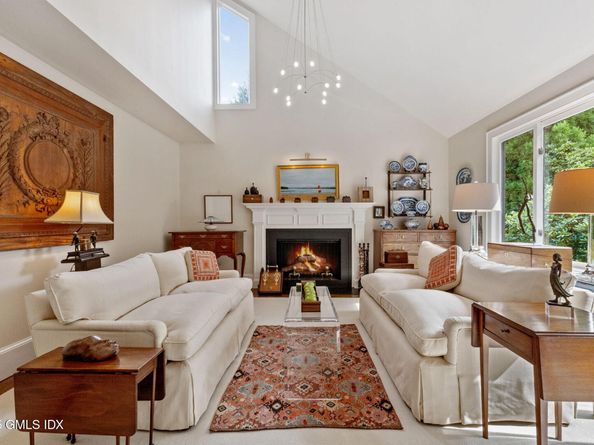 402 W Lyon Farm Drive 402, Greenwich CT 06831