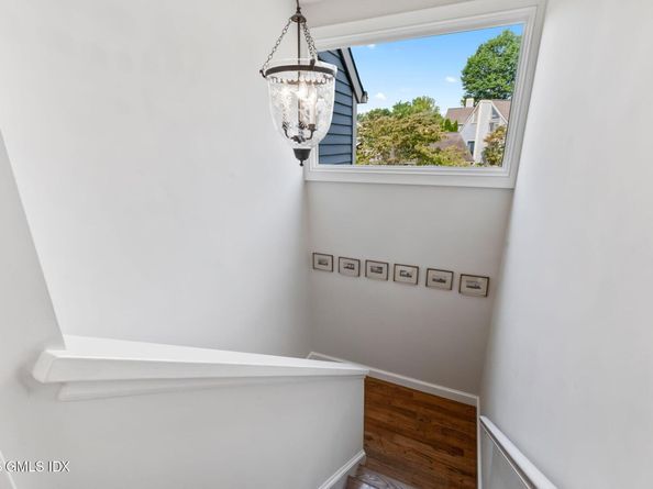 402 W Lyon Farm Drive 402, Greenwich CT 06831