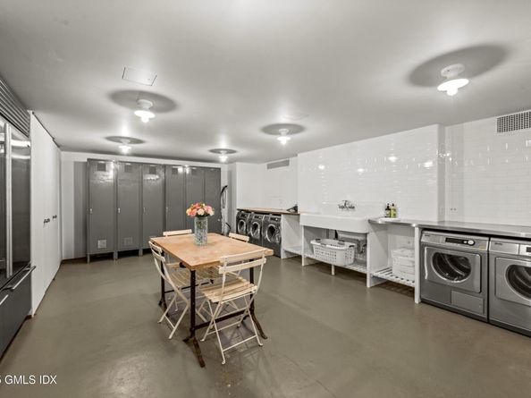104 Dans Highway, New Canaan CT 06840