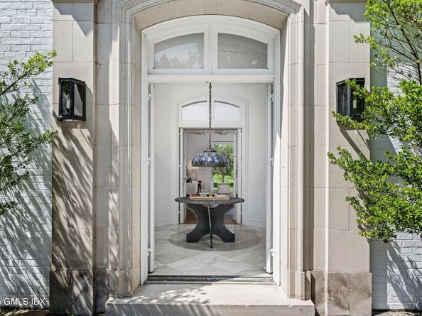104 Dans Highway, New Canaan CT 06840