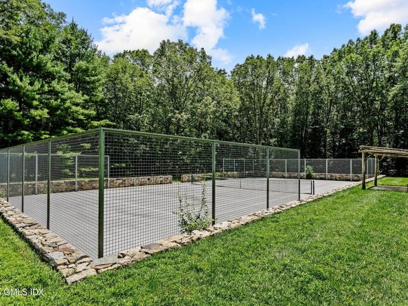 104 Dans Highway, New Canaan CT 06840