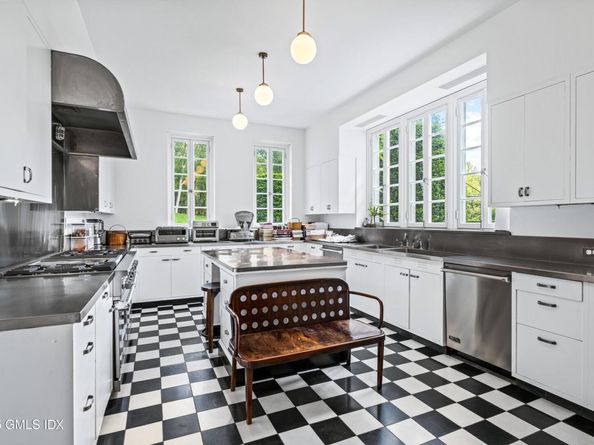 104 Dans Highway, New Canaan CT 06840