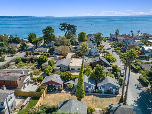 202 Hollister Avenue, Capitola CA 95010