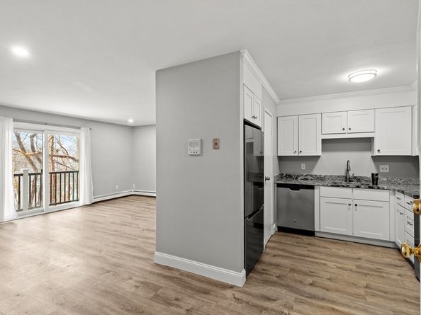 7 Chapel Hill Dr 8, Plymouth MA 02360