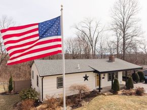 32 Crestwood Dr, Southbridge MA 01550