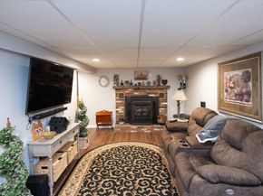 32 Crestwood Dr, Southbridge MA 01550