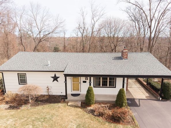 32 Crestwood Dr, Southbridge MA 01550