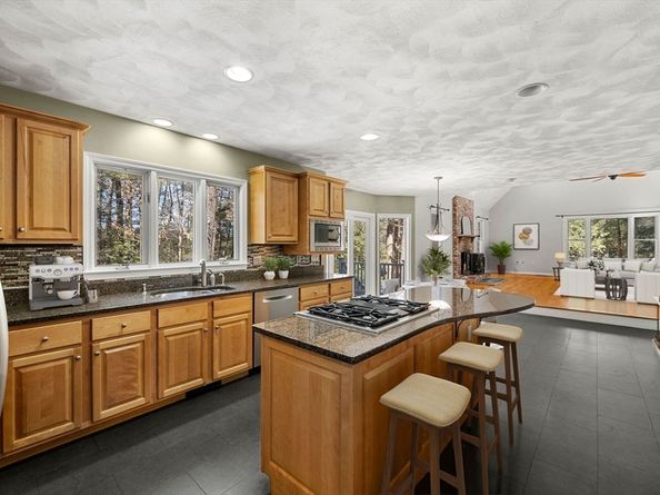 18 Ravens Bluff, Andover MA 01810