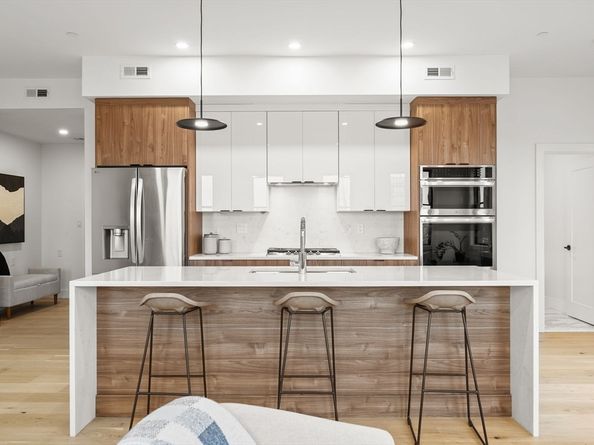 47 Condor PH301, Boston MA 02128