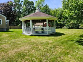 16 Hough Rd, Sutton MA 01590