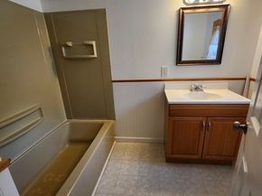 16 Hough Rd, Sutton MA 01590
