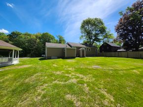 16 Hough Rd, Sutton MA 01590