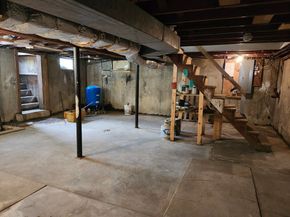 16 Hough Rd, Sutton MA 01590