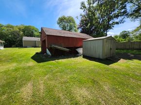 16 Hough Rd, Sutton MA 01590