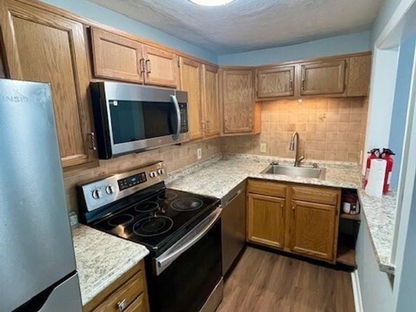 616 Boston Post Rd E 9, Marlborough MA 01752