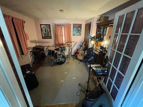 47 Willow St, Woburn MA 01801