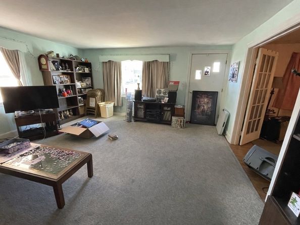 47 Willow St, Woburn MA 01801