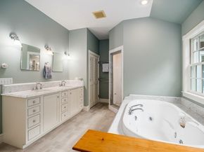 4 Tara Rd, Essex MA 01929