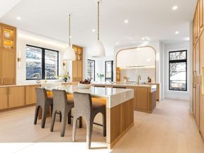 28 Cottonwood Rd, Newton MA 02459