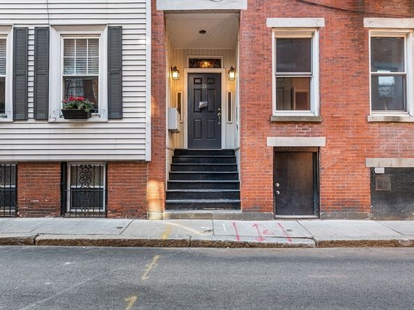 26 Unity St 2, Boston MA 02113