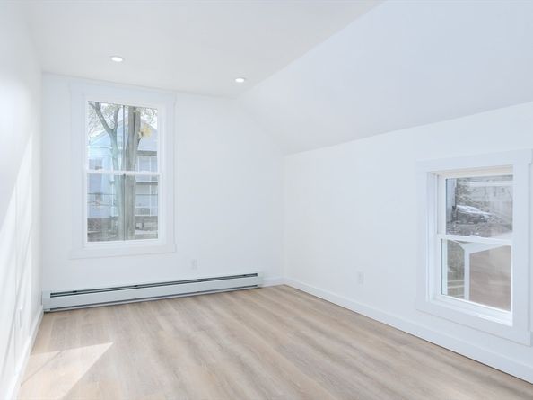 33 Florence St, Worcester MA 01610