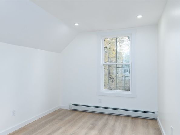 33 Florence St, Worcester MA 01610