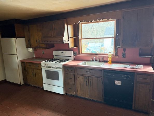 35 School St, Winchendon MA 01475