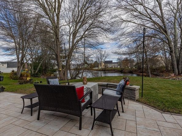 137 Clear Pond Dr 137, Walpole MA 02081