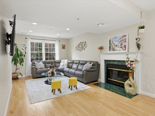 137 Clear Pond Dr 137, Walpole MA 02081