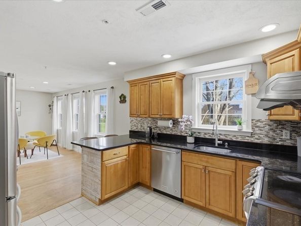 137 Clear Pond Dr 137, Walpole MA 02081