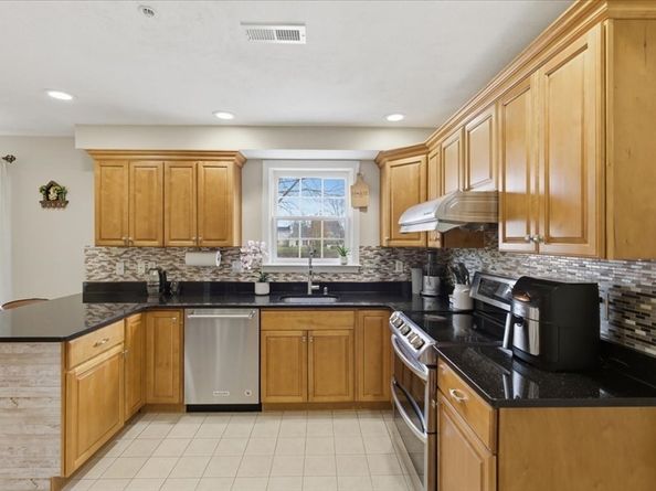 137 Clear Pond Dr 137, Walpole MA 02081