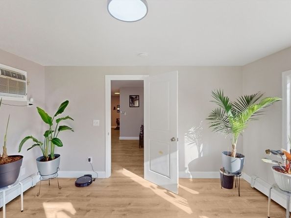 10 Huntington Avenue, Blackstone MA 01504