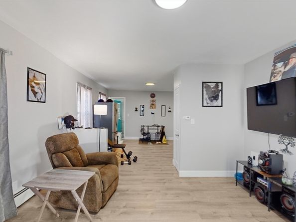 10 Huntington Avenue, Blackstone MA 01504