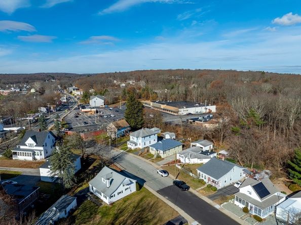 10 Huntington Avenue, Blackstone MA 01504