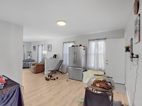 10 Huntington Avenue, Blackstone MA 01504