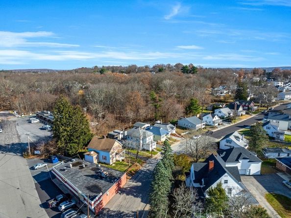 10 Huntington Avenue, Blackstone MA 01504