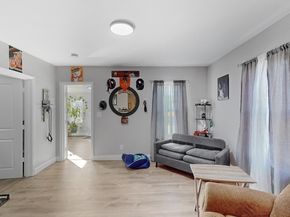 10 Huntington Avenue, Blackstone MA 01504