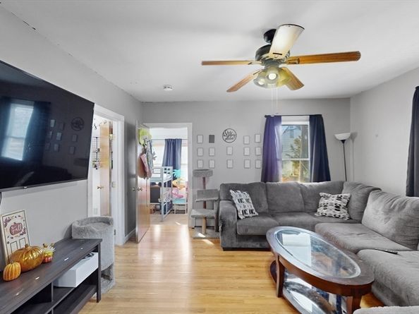 10 Huntington Avenue, Blackstone MA 01504