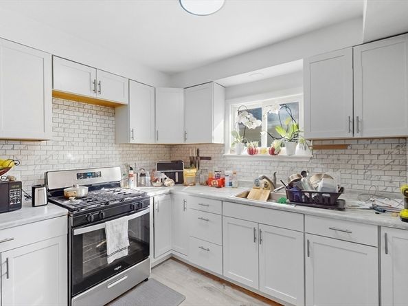 10 Huntington Avenue, Blackstone MA 01504