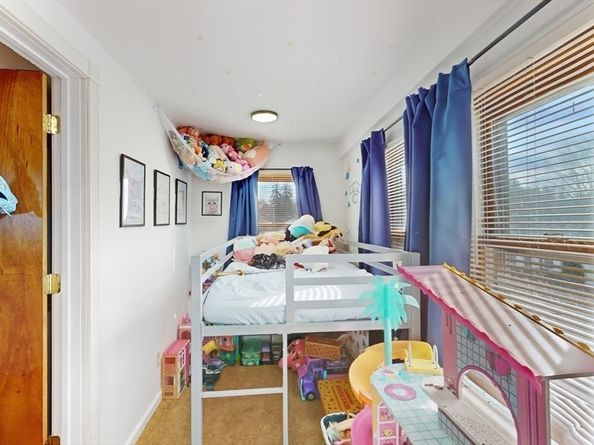 10 Huntington Avenue, Blackstone MA 01504