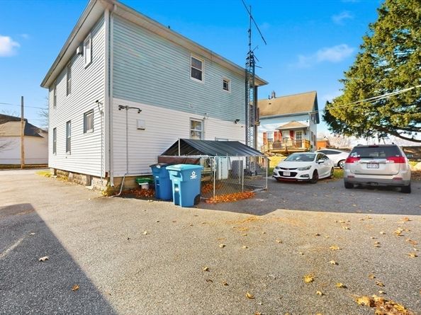 10 Huntington Avenue, Blackstone MA 01504