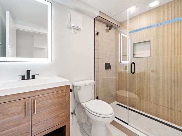 290 Washington St 2, Marblehead MA 01945