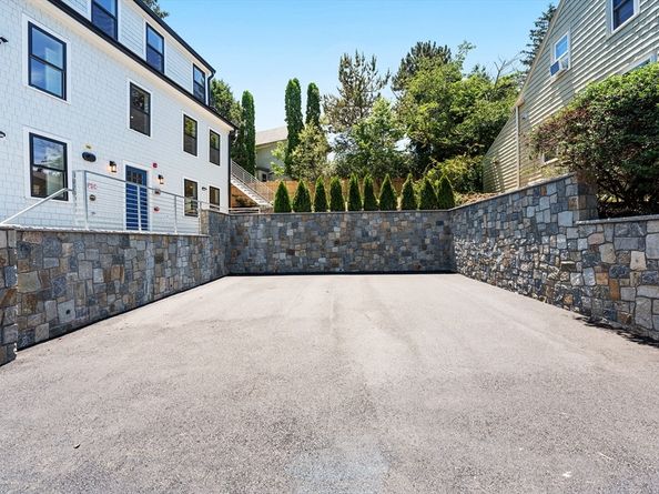 290 Washington St 2, Marblehead MA 01945