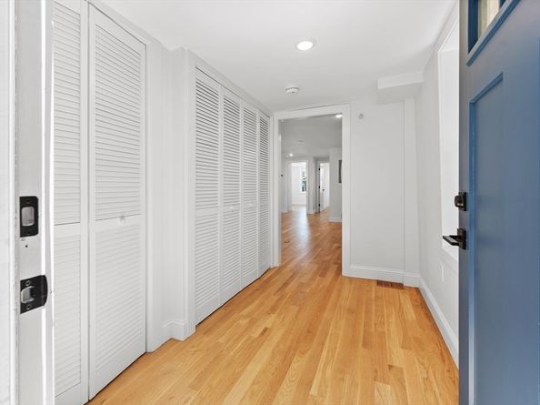 290 Washington St 2, Marblehead MA 01945