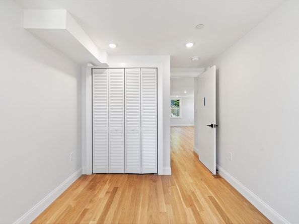 290 Washington St 2, Marblehead MA 01945