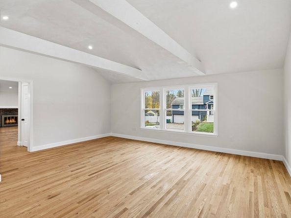 5 Shady Lane Dr, Burlington MA 01803