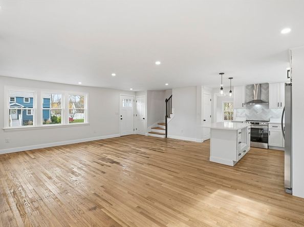 5 Shady Lane Dr, Burlington MA 01803