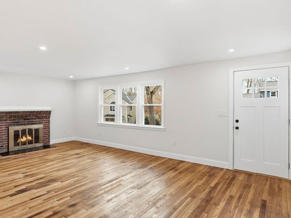 5 Shady Lane Dr, Burlington MA 01803