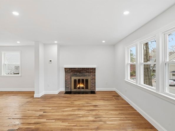 5 Shady Lane Dr, Burlington MA 01803